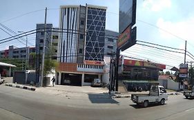 Front One Inn Semarang